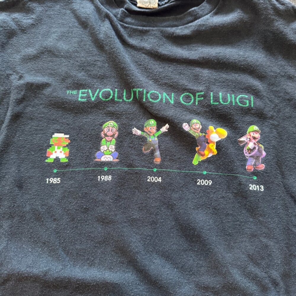 NINTENDO EVOLUTION OF LUIGI TSHIRT SIZE LARGE MADE IN MEXICO